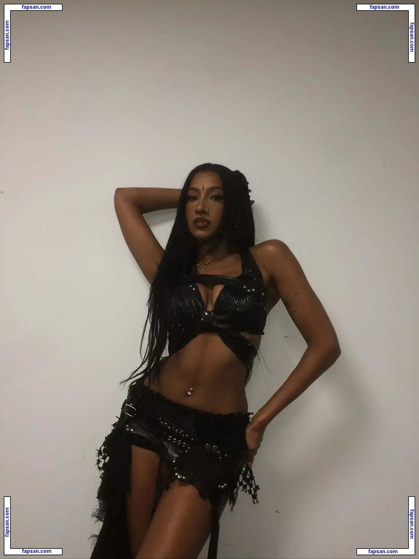 Lara Raj голая фото #0040 с Онлифанс