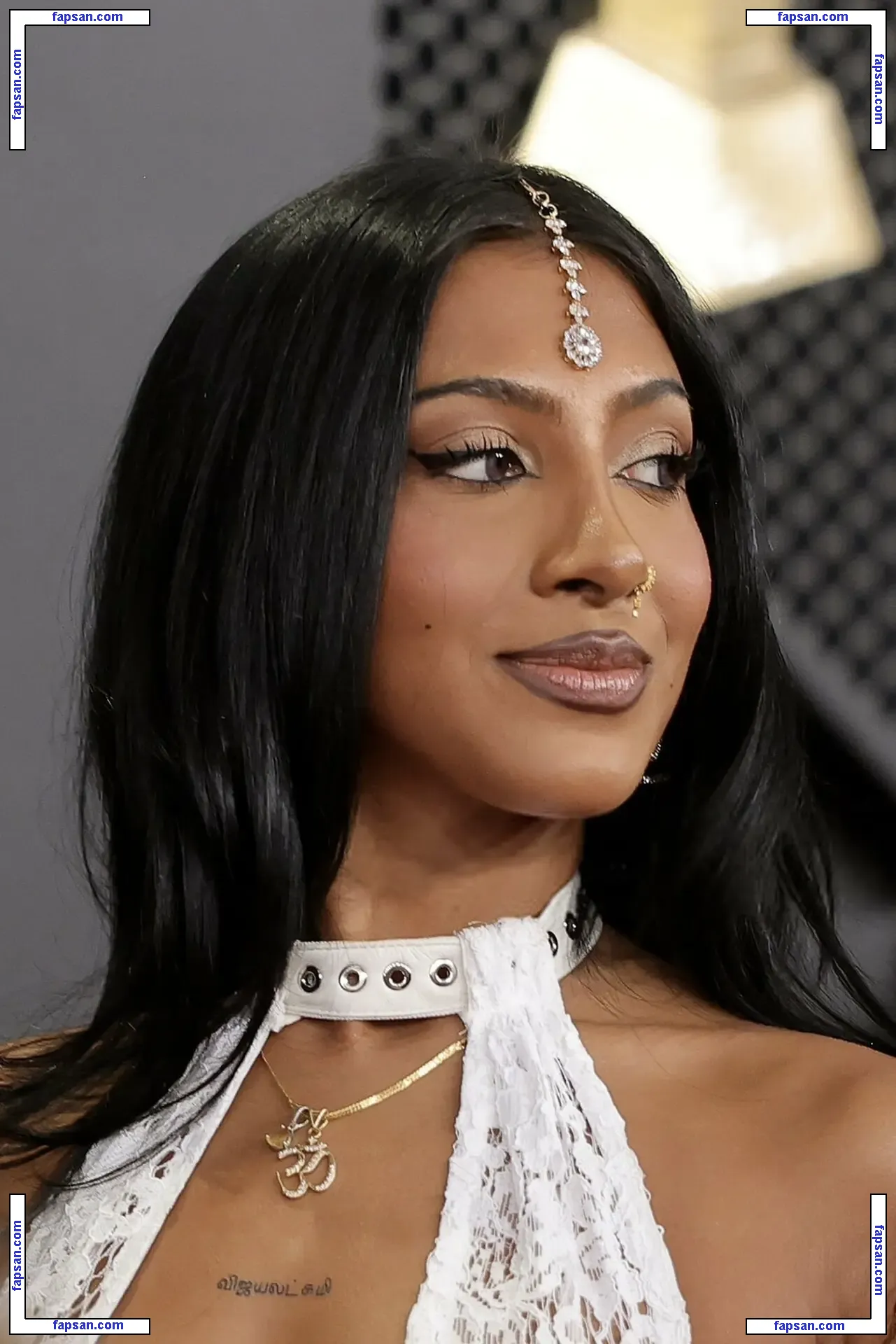 Lara Raj nude photo #0047 from OnlyFans