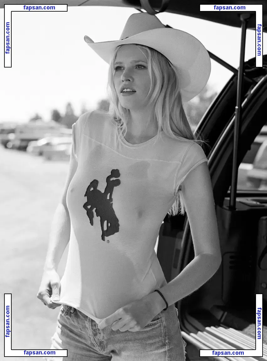 Lara Stone голая фото #0459 с Онлифанс