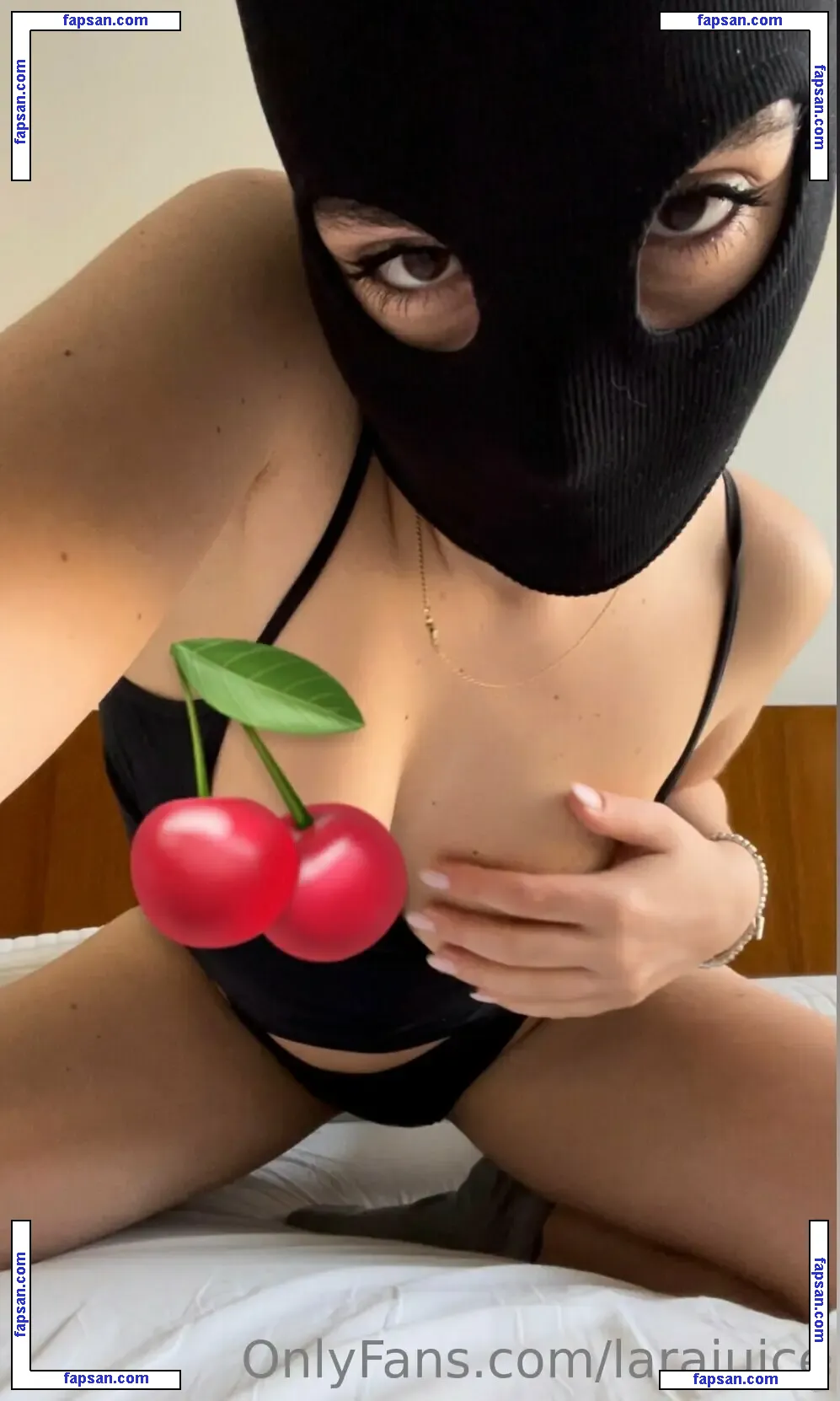 larajuice nude photo #0026 from OnlyFans