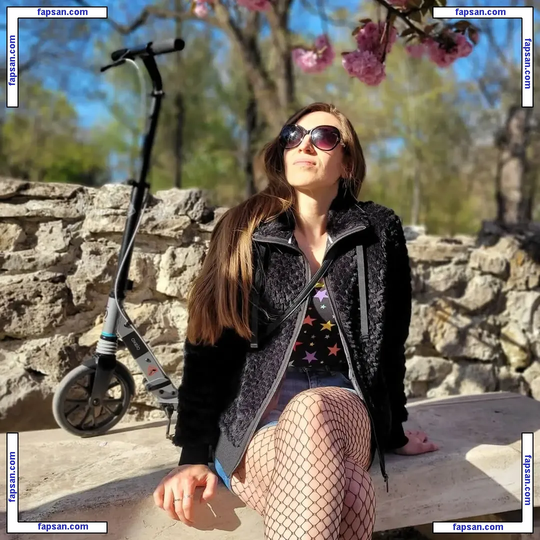 larawintersxxx nude photo #0018 from OnlyFans