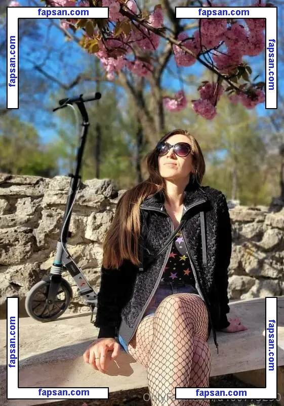 larawintersxxx nude photo #0021 from OnlyFans