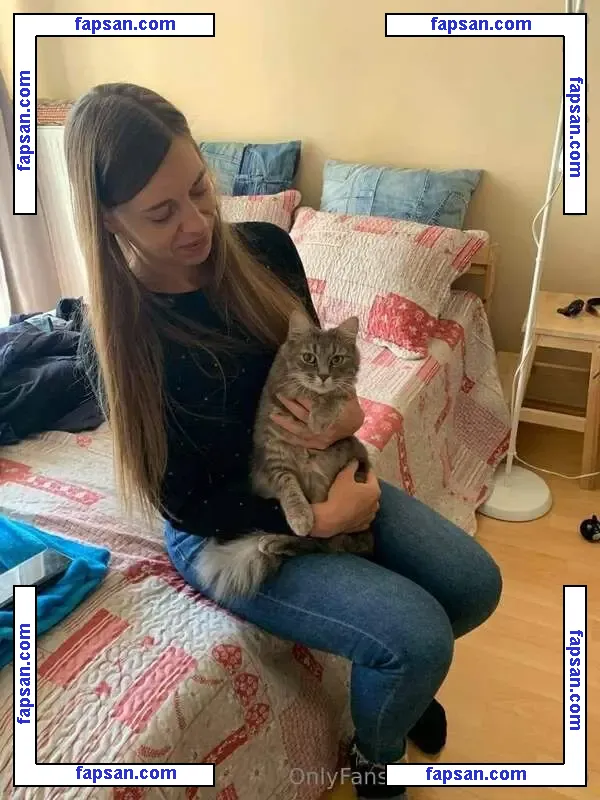 larawintersxxx nude photo #0023 from OnlyFans