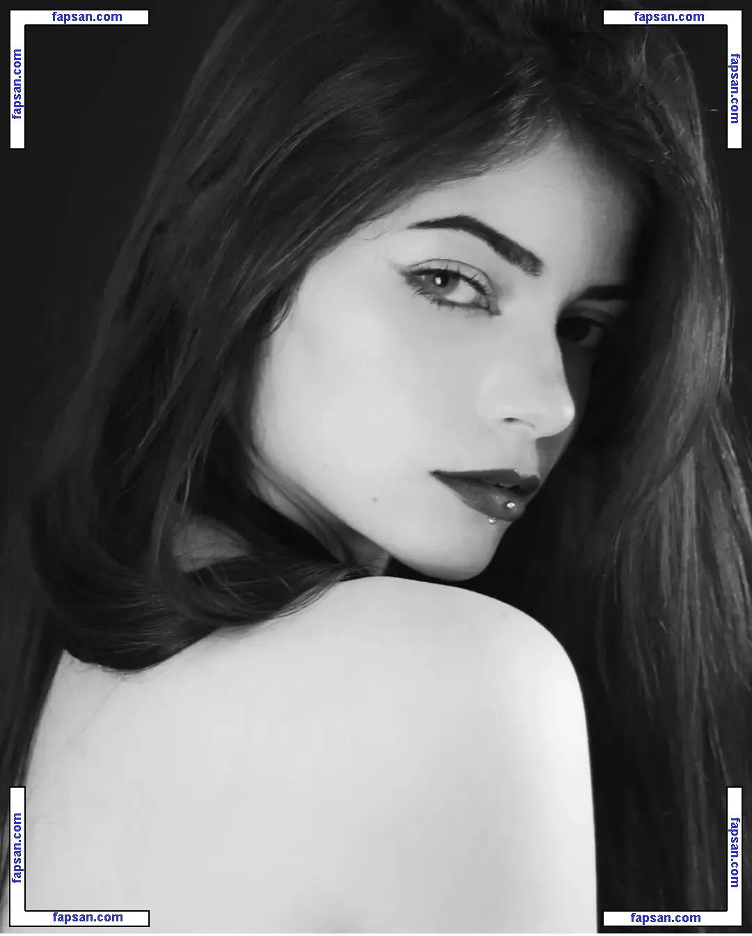 Lari Anjos nude photo #0019 from OnlyFans