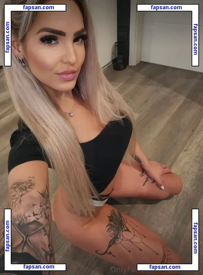 Larissa Lou nude photo #0006 from OnlyFans
