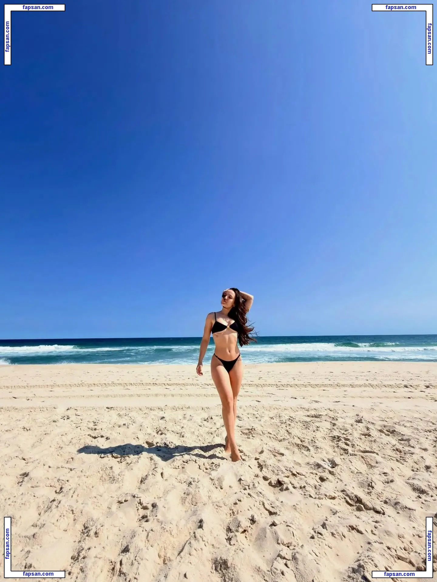 Larissa Manoela nude photo #0800 from OnlyFans