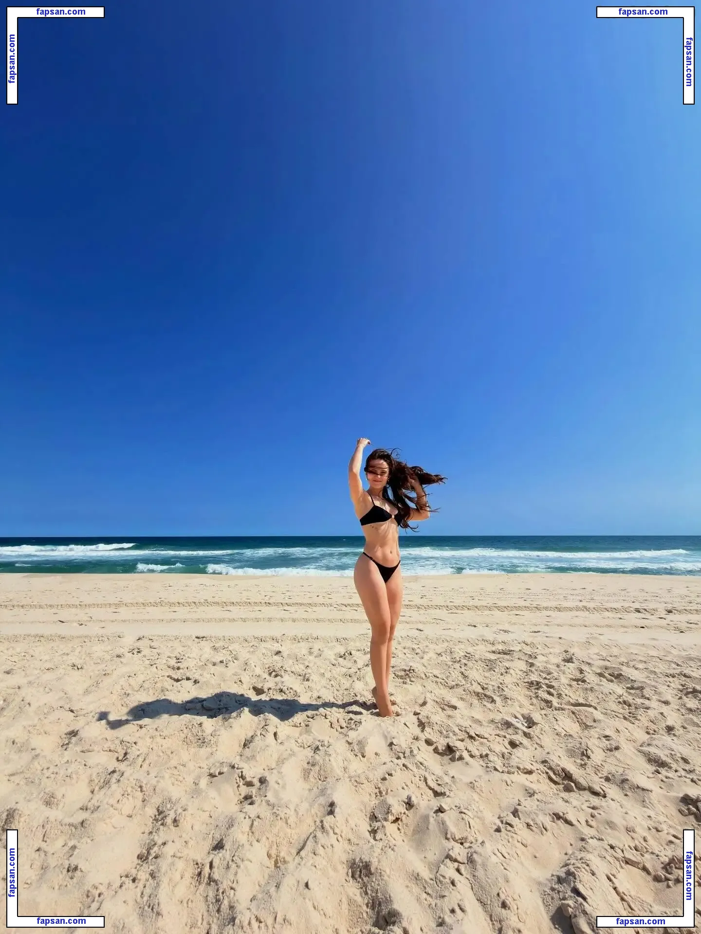 Larissa Manoela nude photo #0802 from OnlyFans