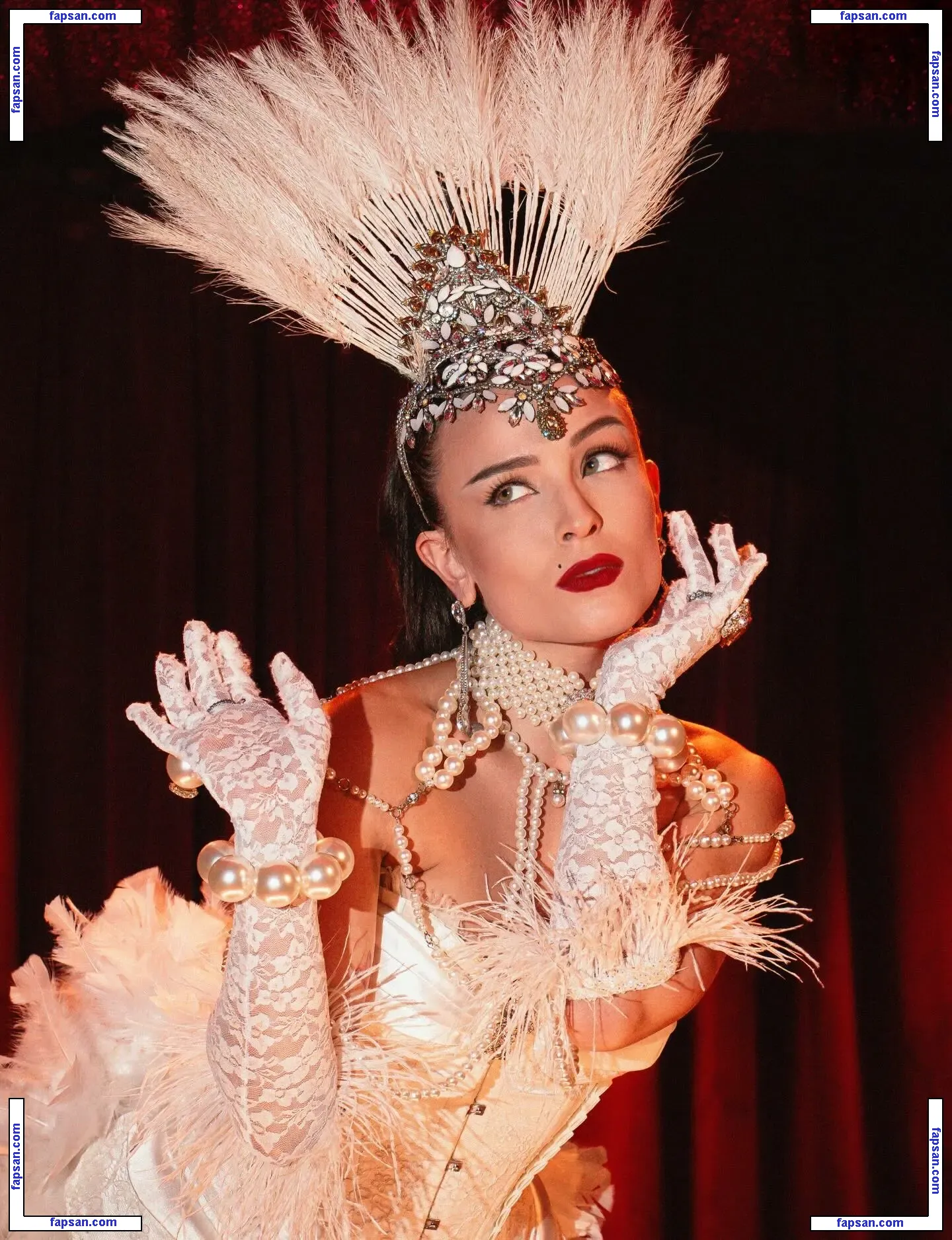 Larissa Manoela nude photo #0820 from OnlyFans