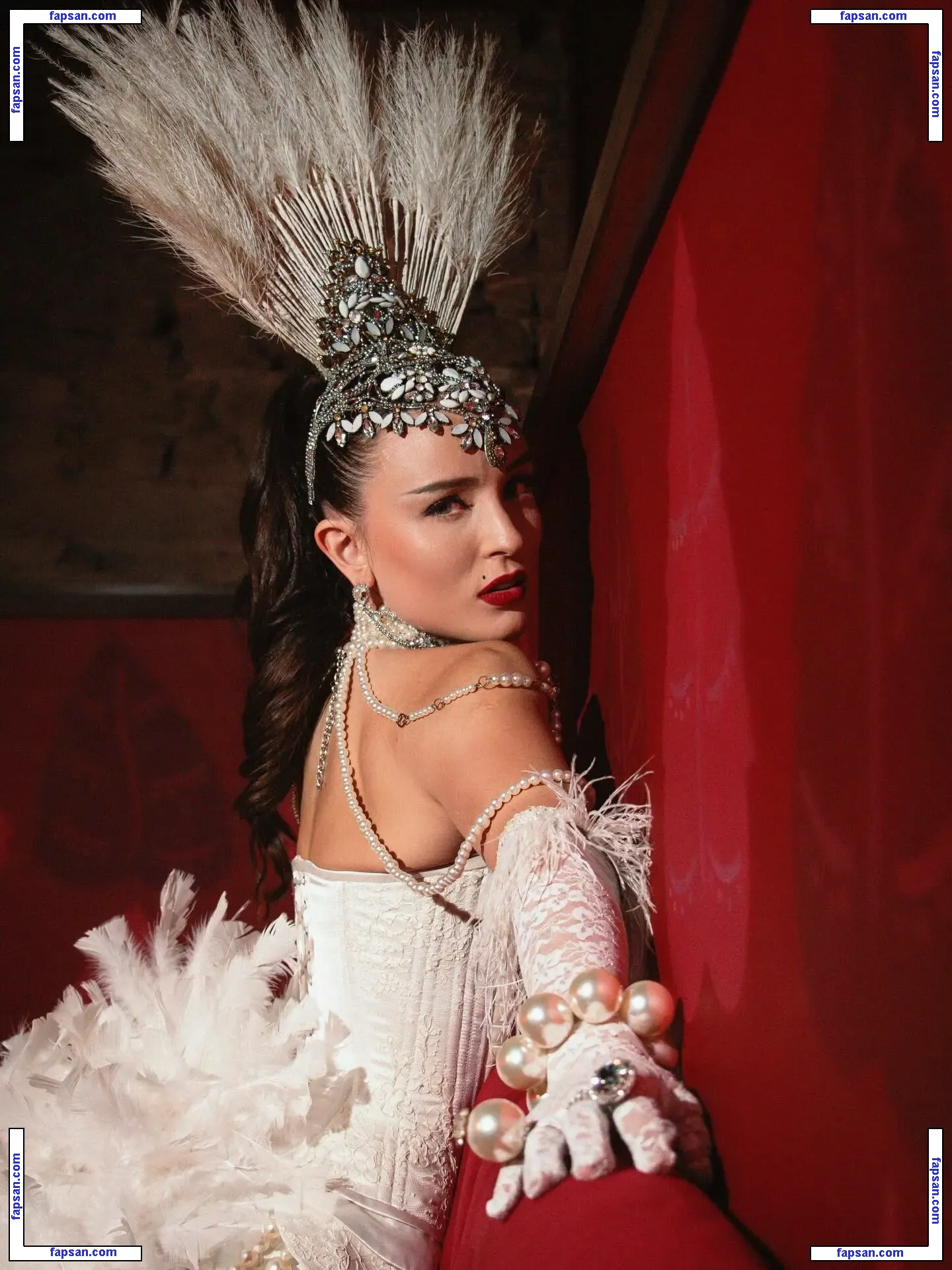 Larissa Manoela nude photo #0824 from OnlyFans