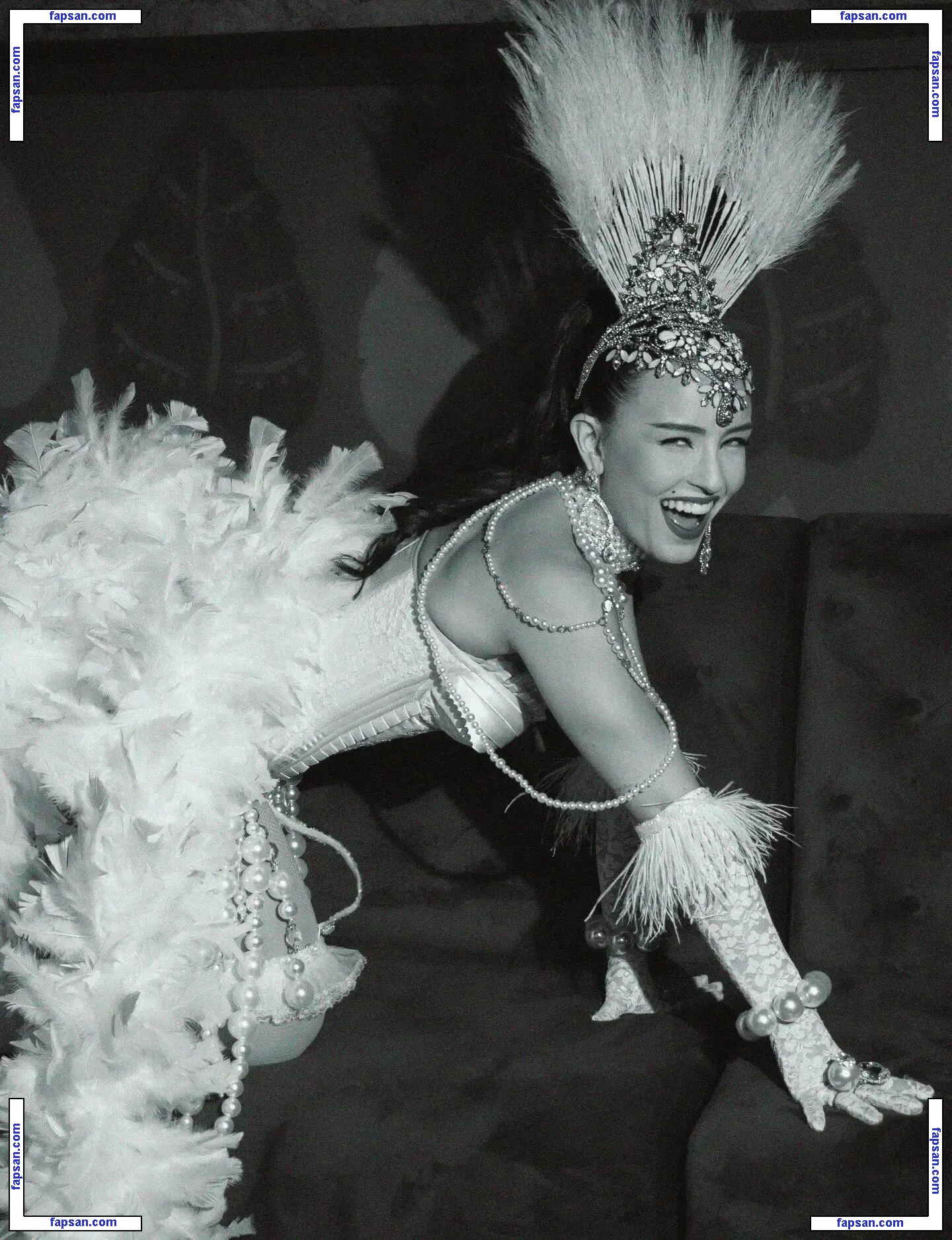 Larissa Manoela nude photo #0826 from OnlyFans