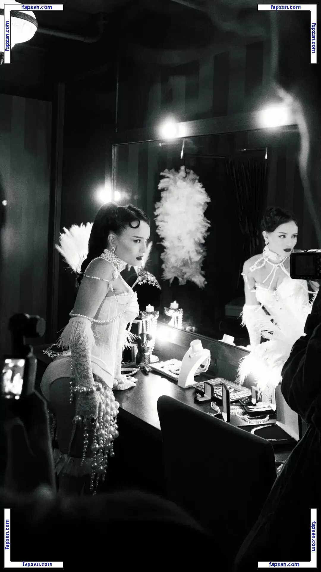 Larissa Manoela nude photo #0832 from OnlyFans