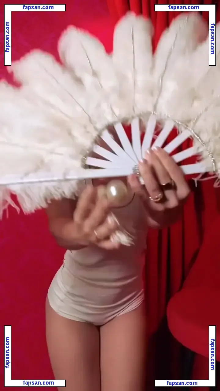 Larissa Manoela nude photo #0835 from OnlyFans