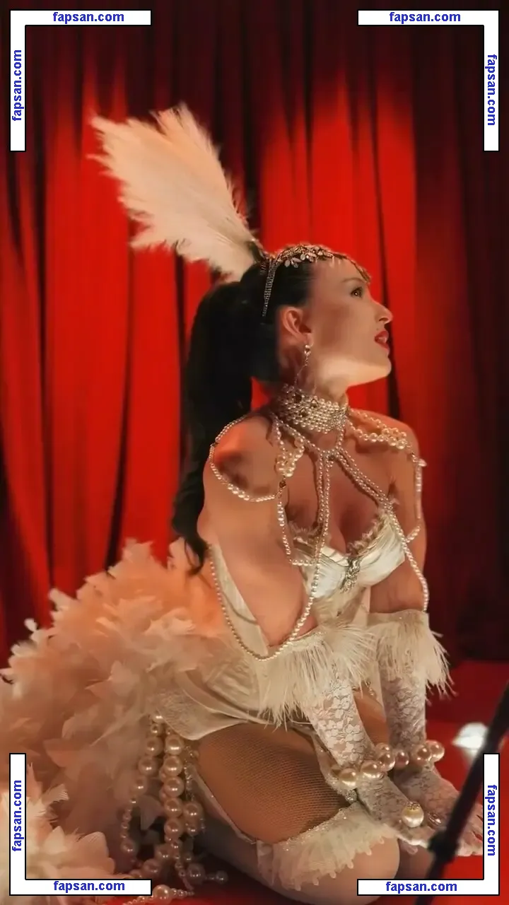 Larissa Manoela nude photo #0837 from OnlyFans