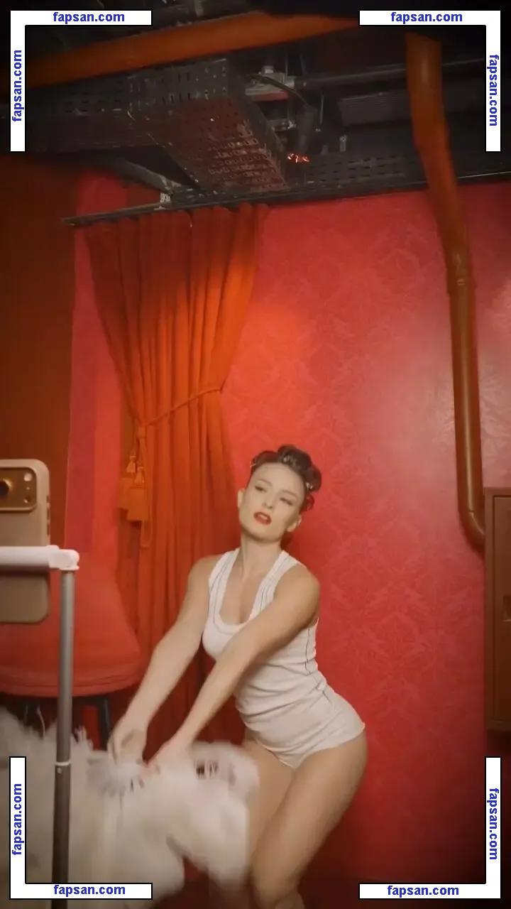 Larissa Manoela nude photo #0841 from OnlyFans