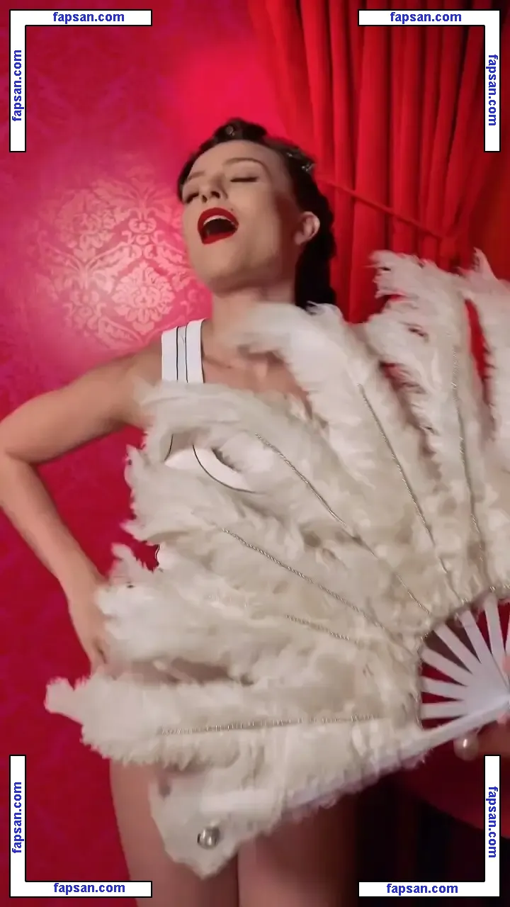 Larissa Manoela nude photo #0844 from OnlyFans