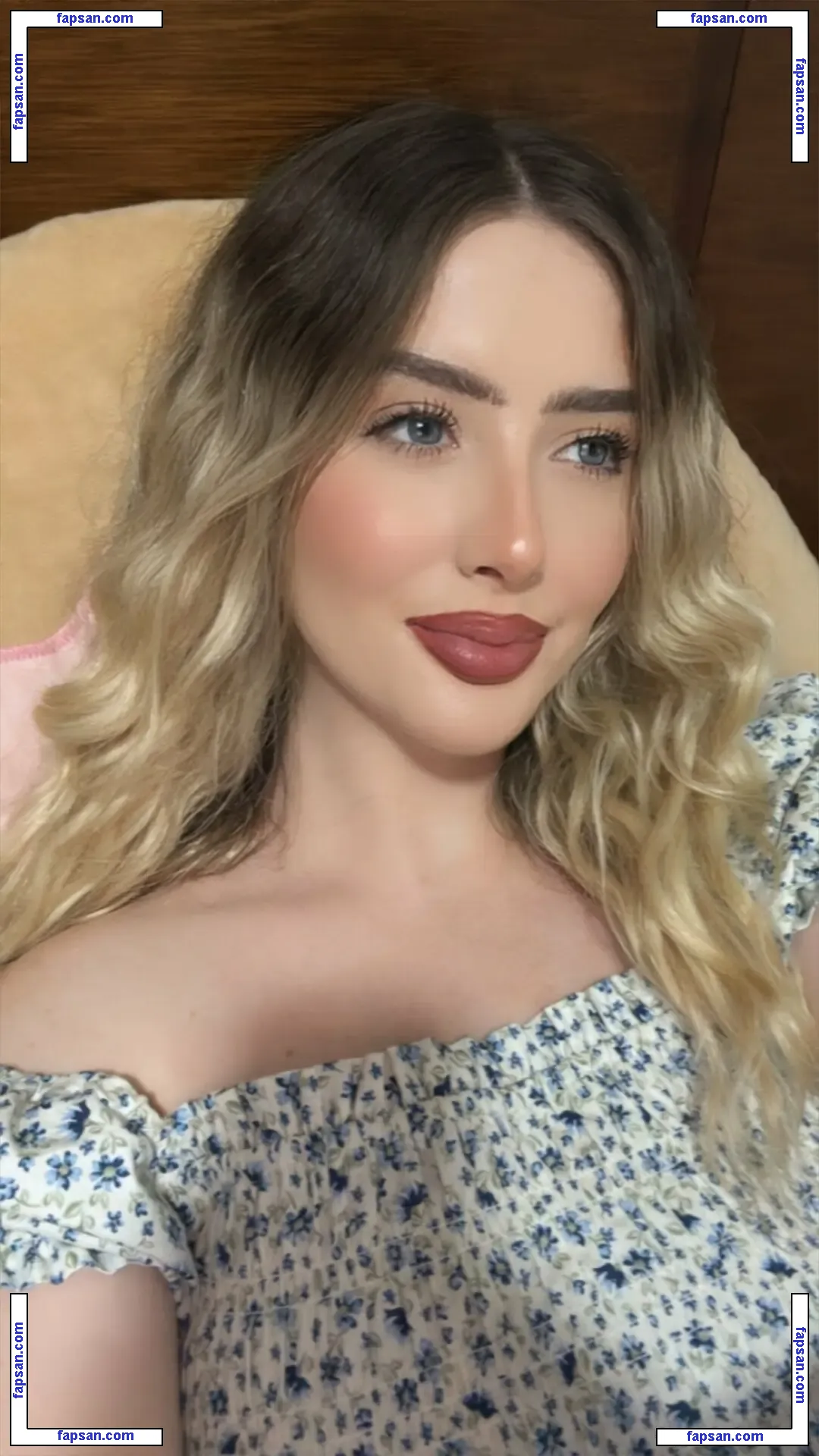 larusaxoxo nude photo #0003 from OnlyFans