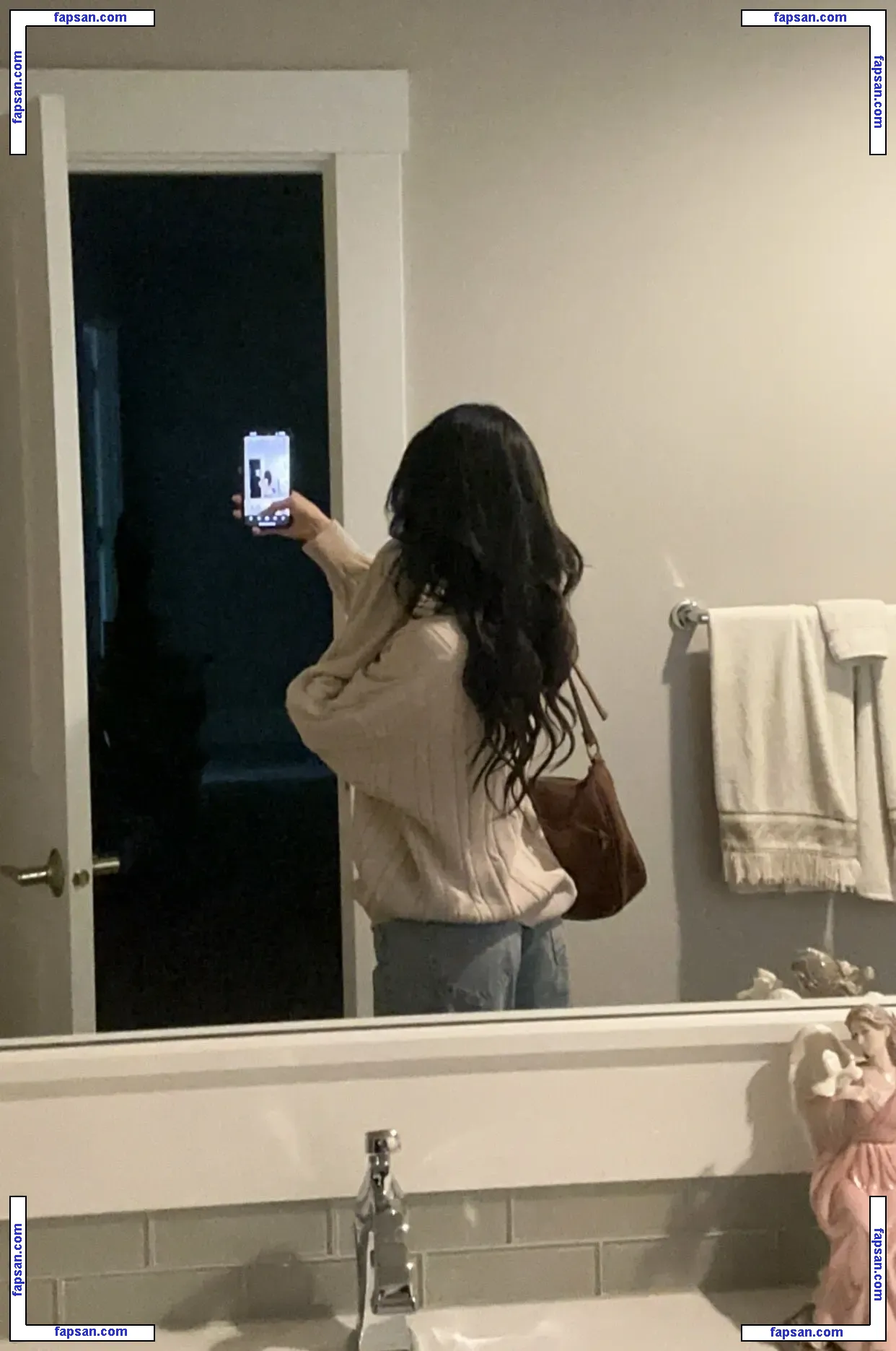 Laselyii nude photo #0006 from OnlyFans