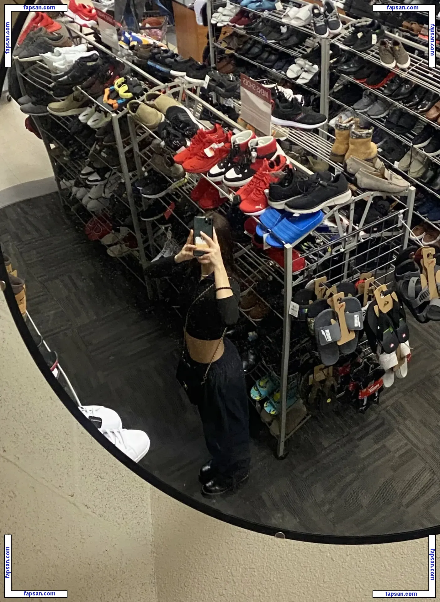 Laselyii nude photo #0014 from OnlyFans