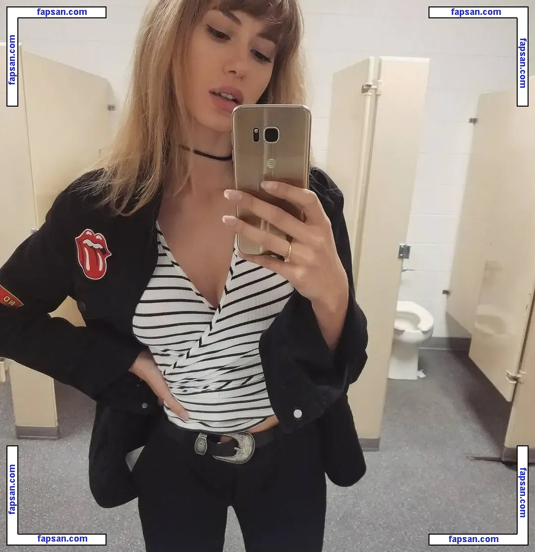 Laura Cartier nude photo #0017 from OnlyFans