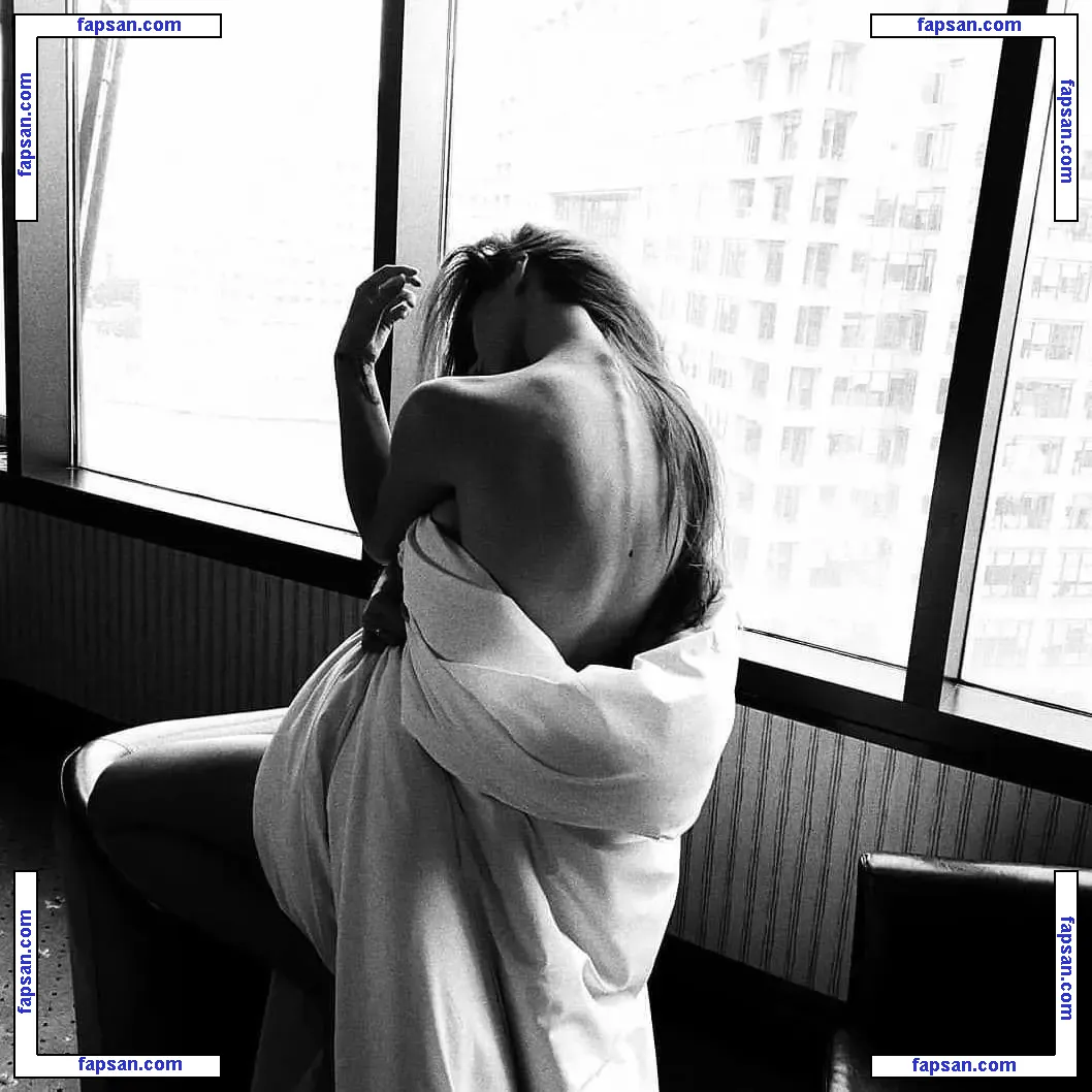 Laura Cartier nude photo #0020 from OnlyFans