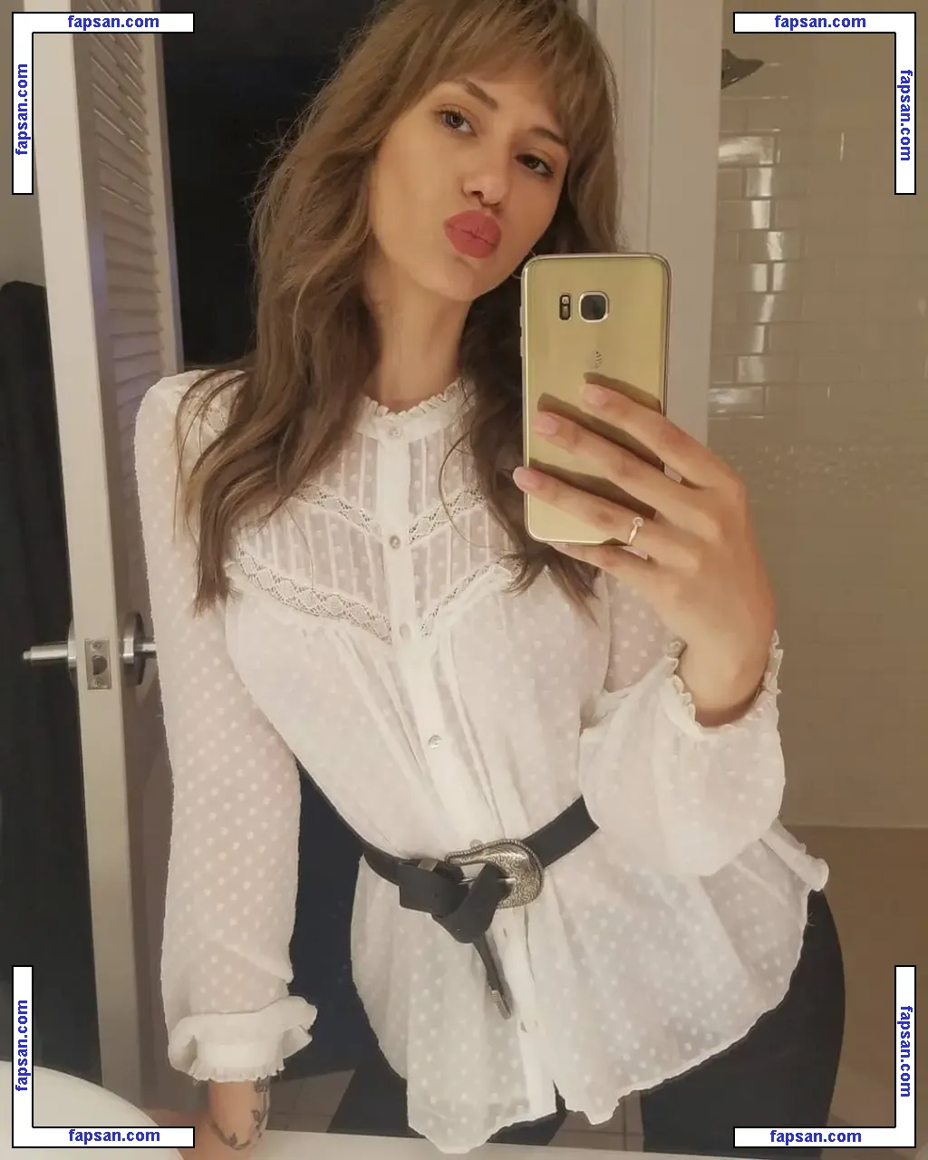 Laura Cartier nude photo #0022 from OnlyFans