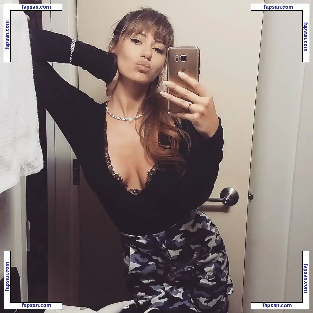 Laura Cartier nude photo #0038 from OnlyFans