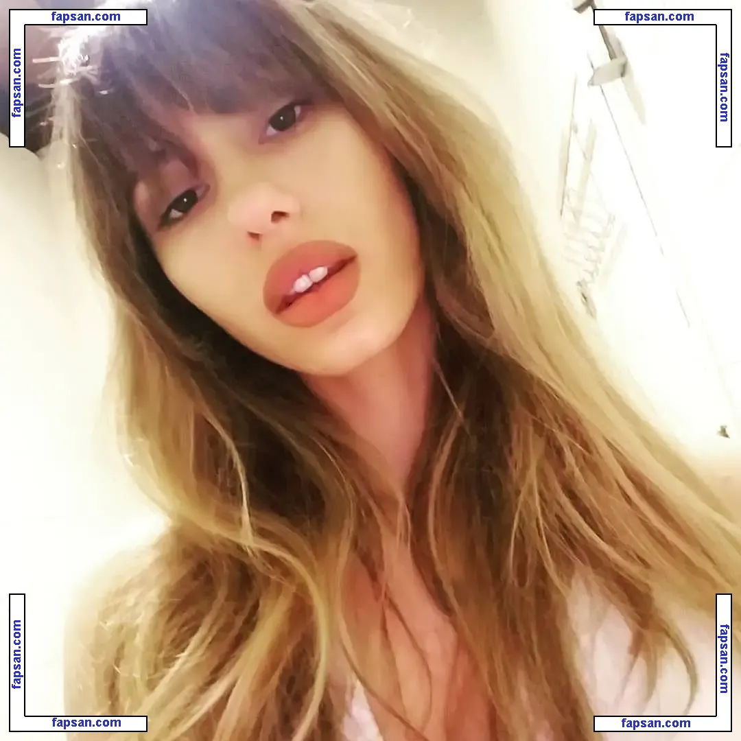 Laura Cartier nude photo #0039 from OnlyFans