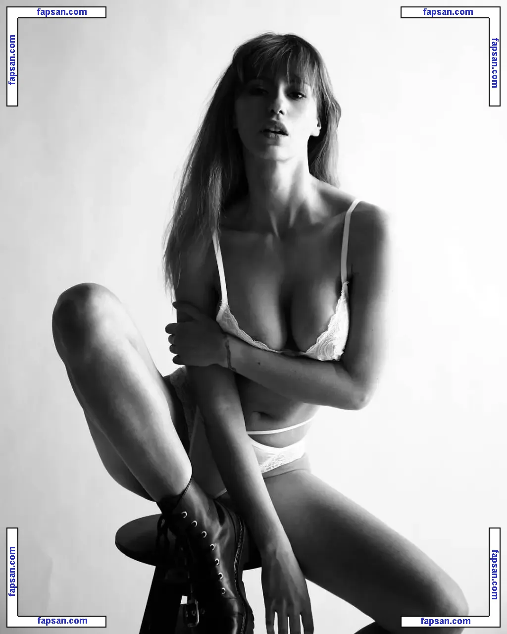 Laura Cartier nude photo #0044 from OnlyFans