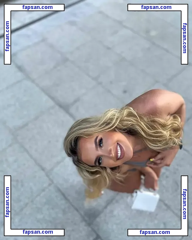 LAURA GOLD nude photo #0003 from OnlyFans
