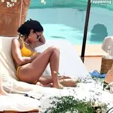 Laura Harrier голая #0473