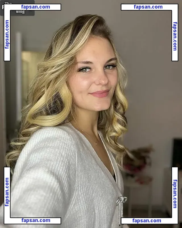 Laura Hink nude photo #0009 from OnlyFans