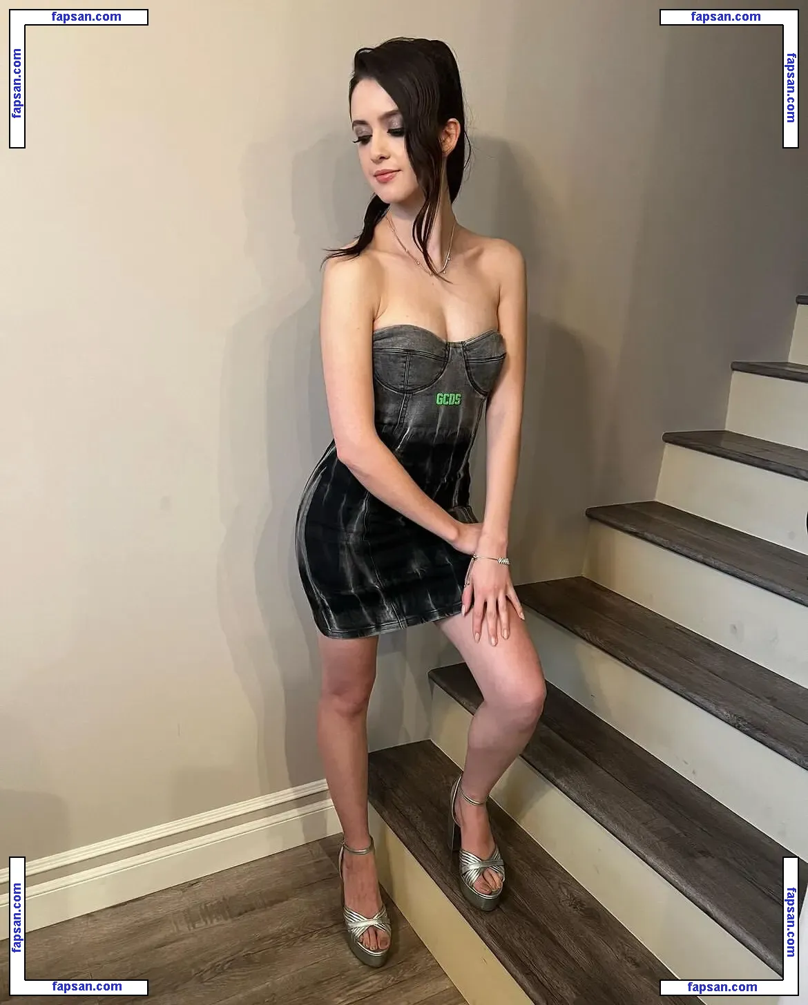 Laura Marano nude photo #0089 from OnlyFans