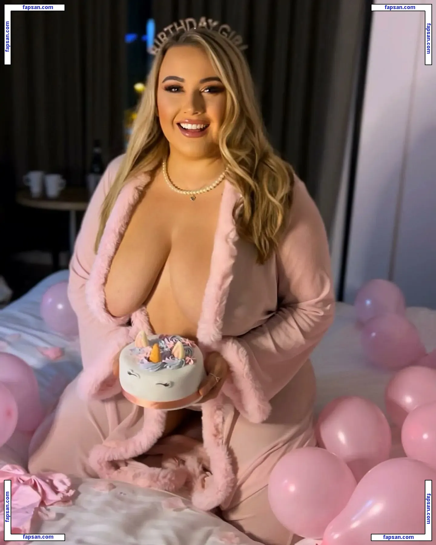 Laura Morgan nude photo #0021 from OnlyFans