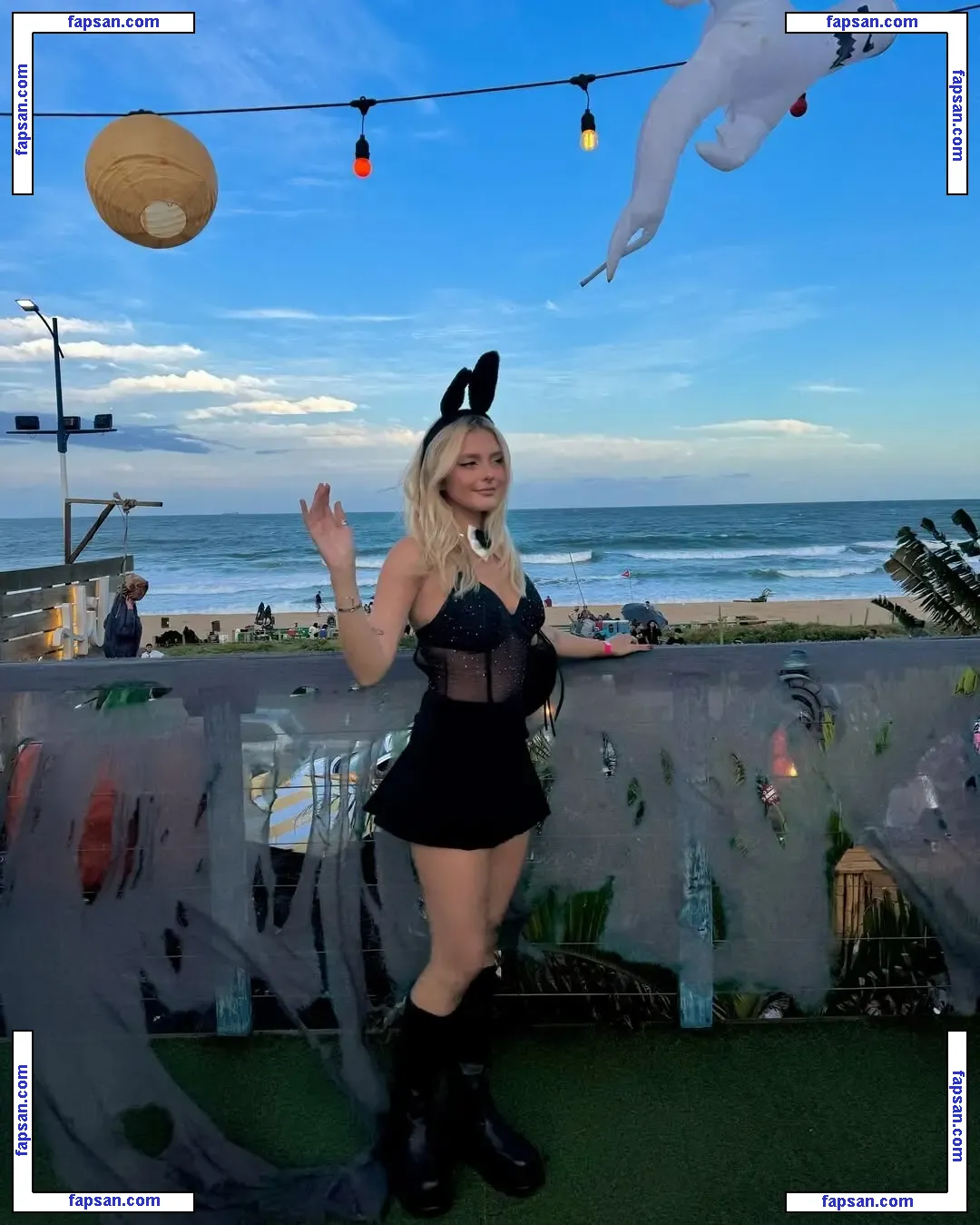 Laura Schadeck nude photo #0024 from OnlyFans