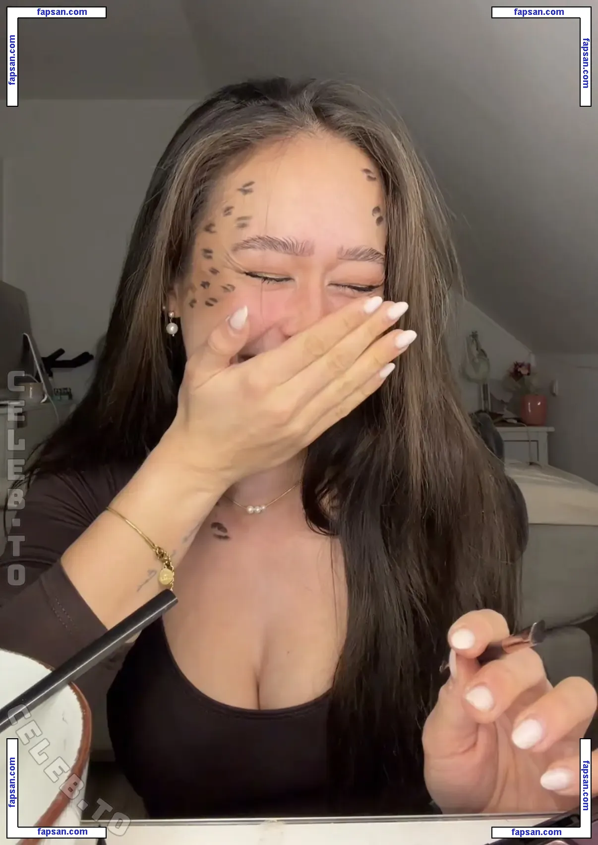 Laura Sophie голая фото #0026 с Онлифанс