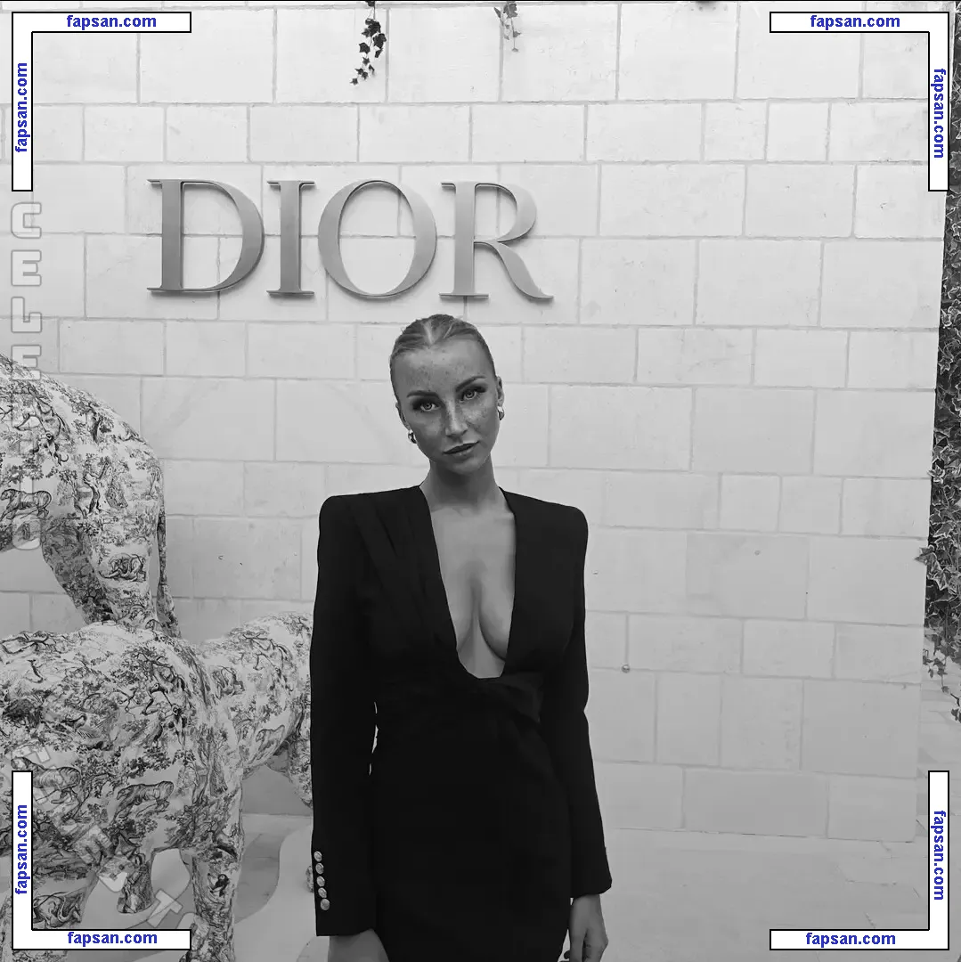 laura.vtsch nude photo #0005 from OnlyFans