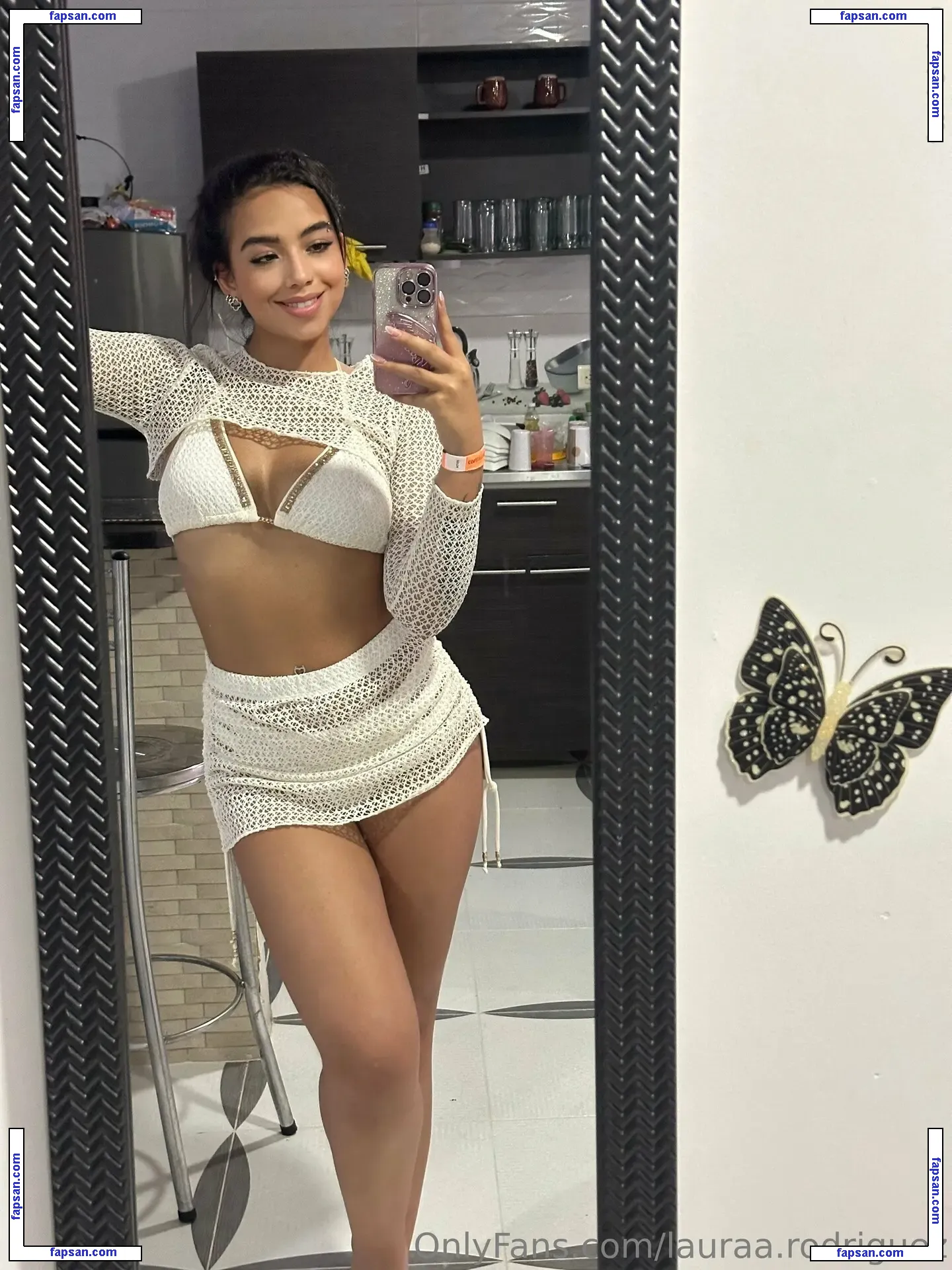 lauraa.rodriguez nude photo #0029 from OnlyFans