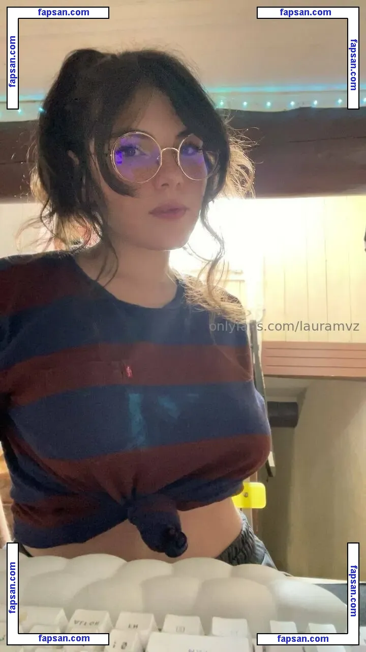 lauradstn nude photo #0025 from OnlyFans