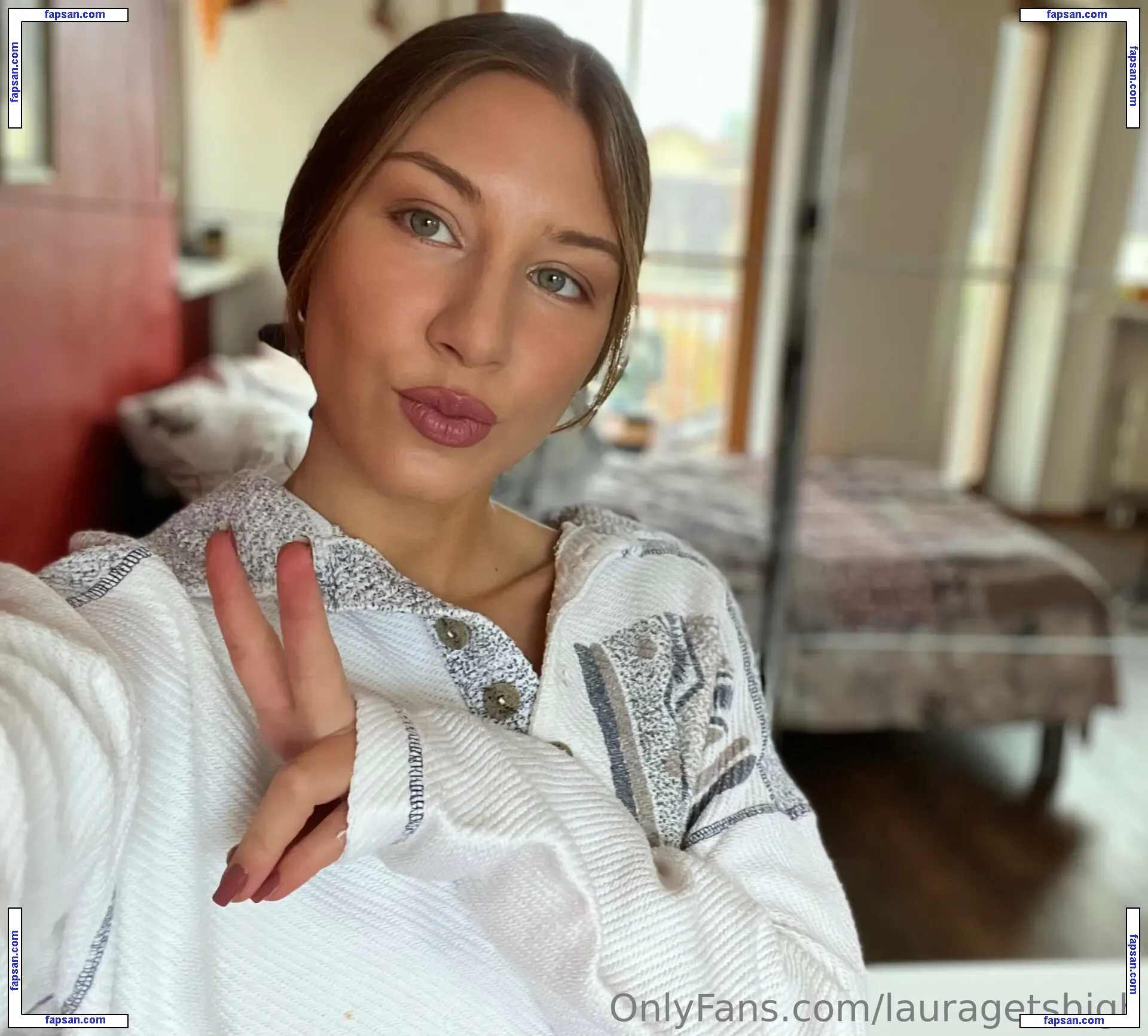 lauragetshigh nude photo #0014 from OnlyFans