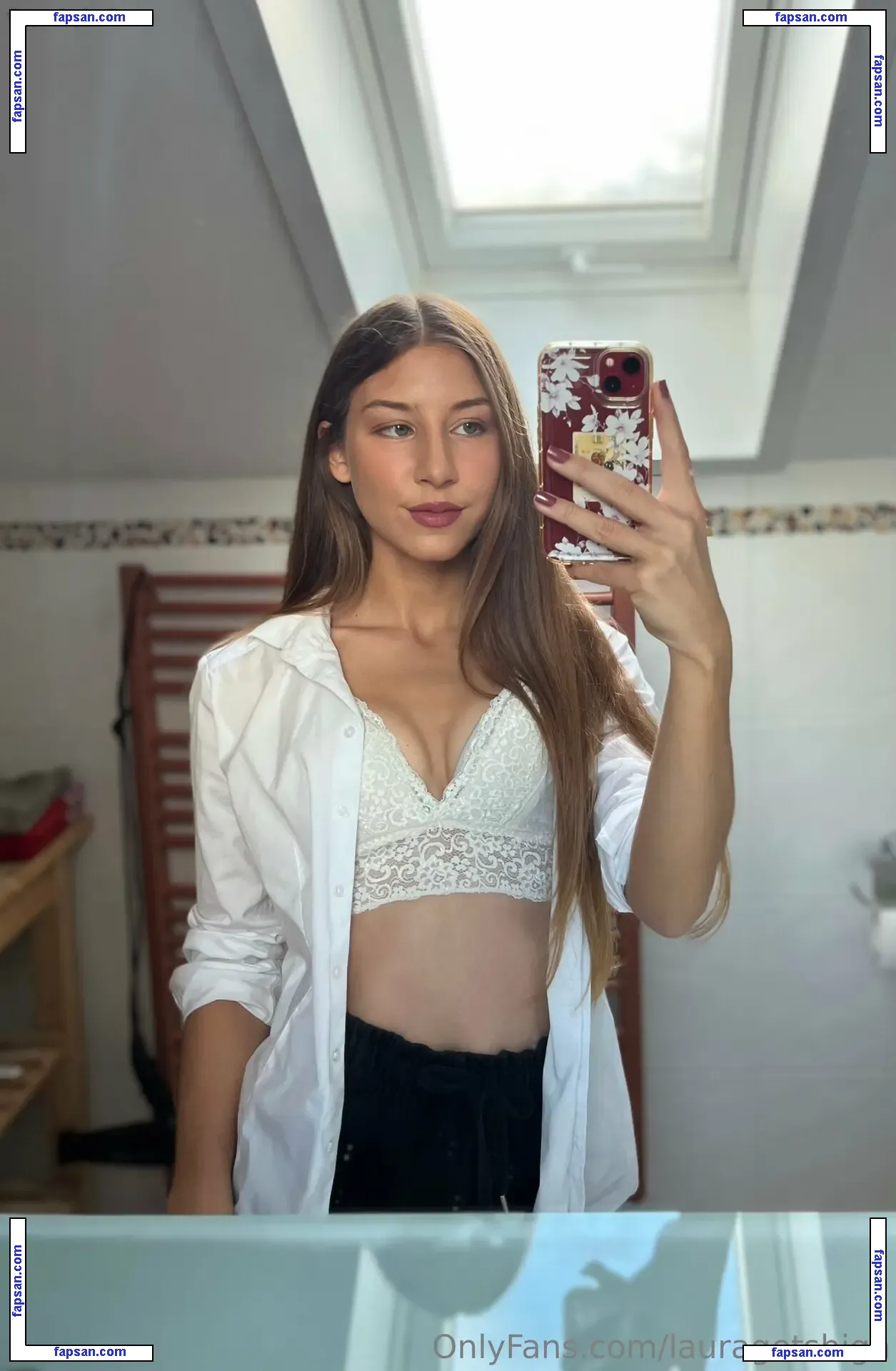 lauragetshigh nude photo #0030 from OnlyFans