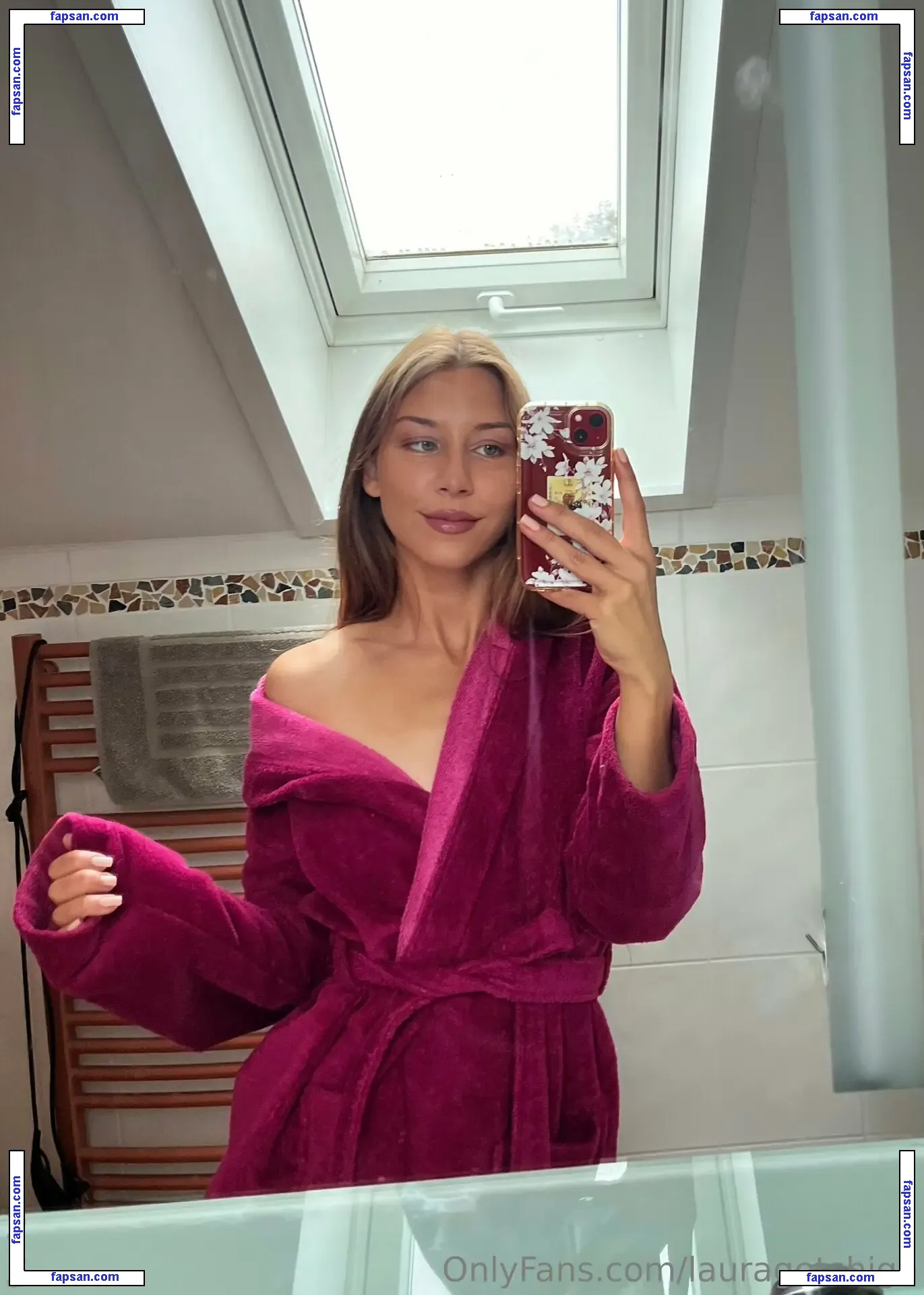 lauragetshigh nude photo #0032 from OnlyFans