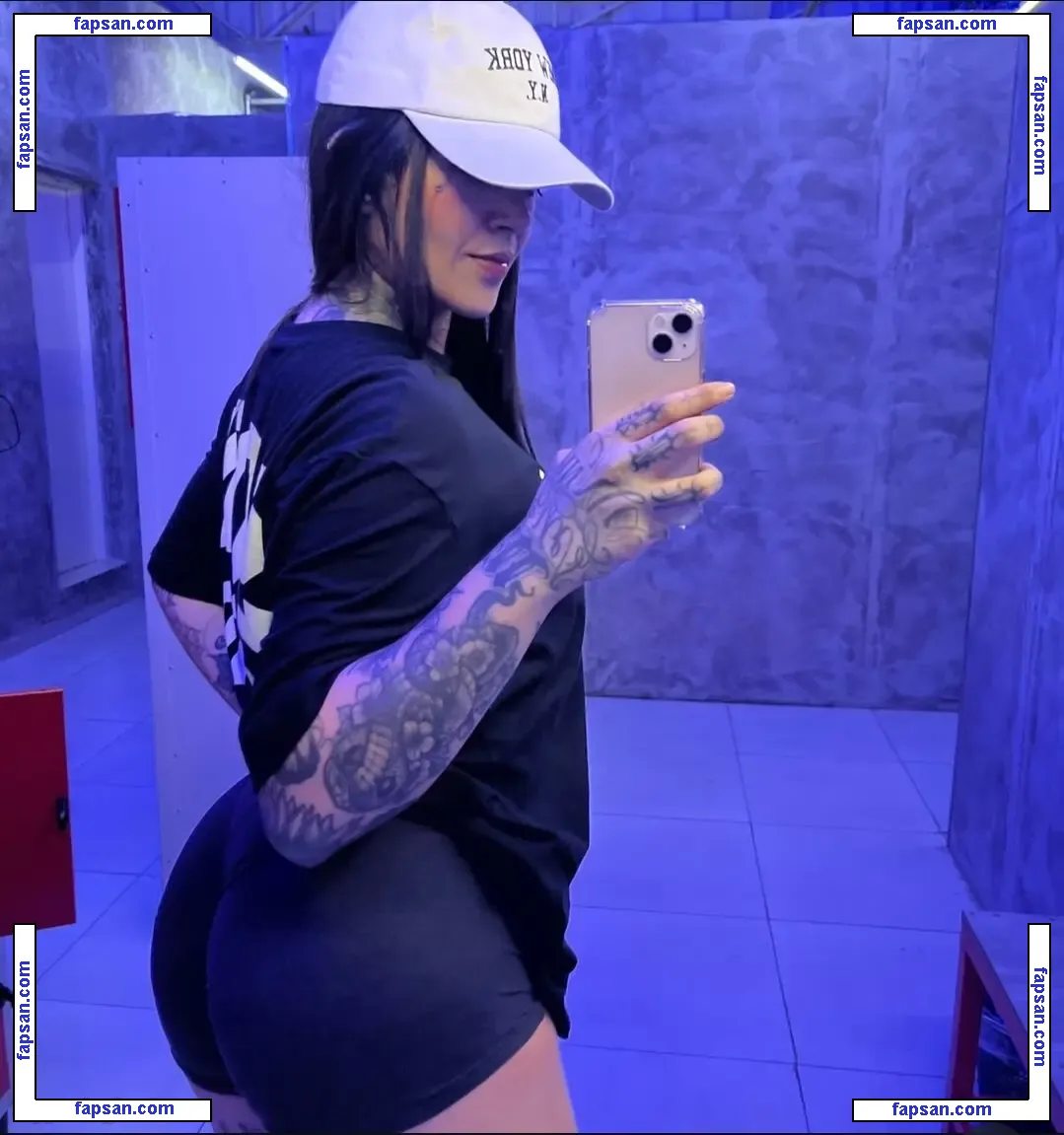 lauralopx nude photo #0030 from OnlyFans