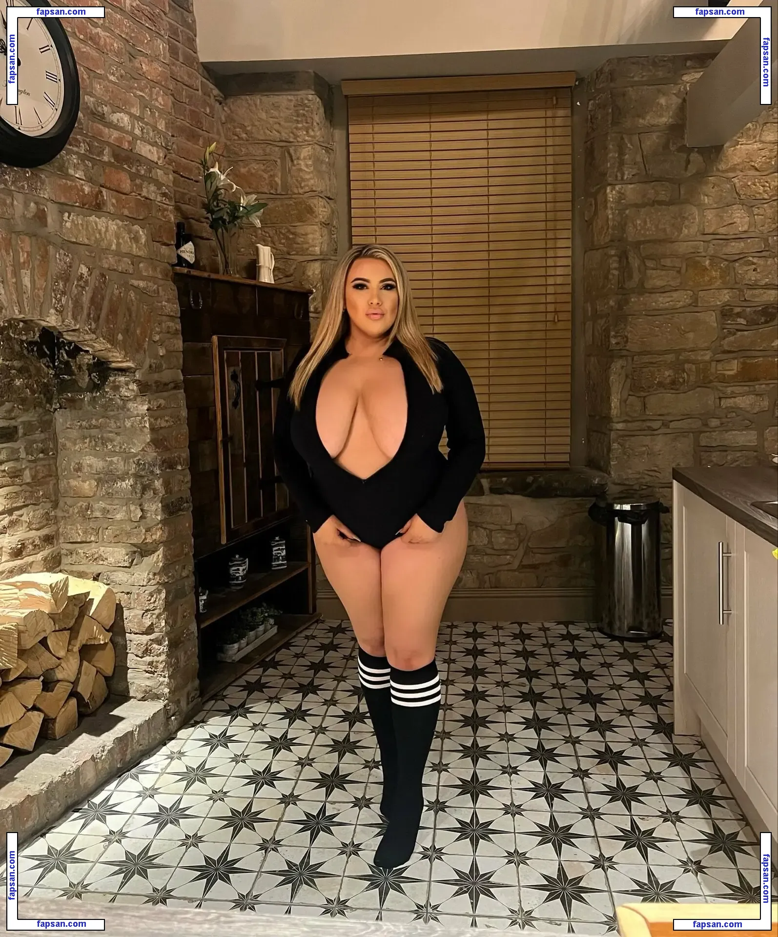 lauramorgan nude photo #0008 from OnlyFans