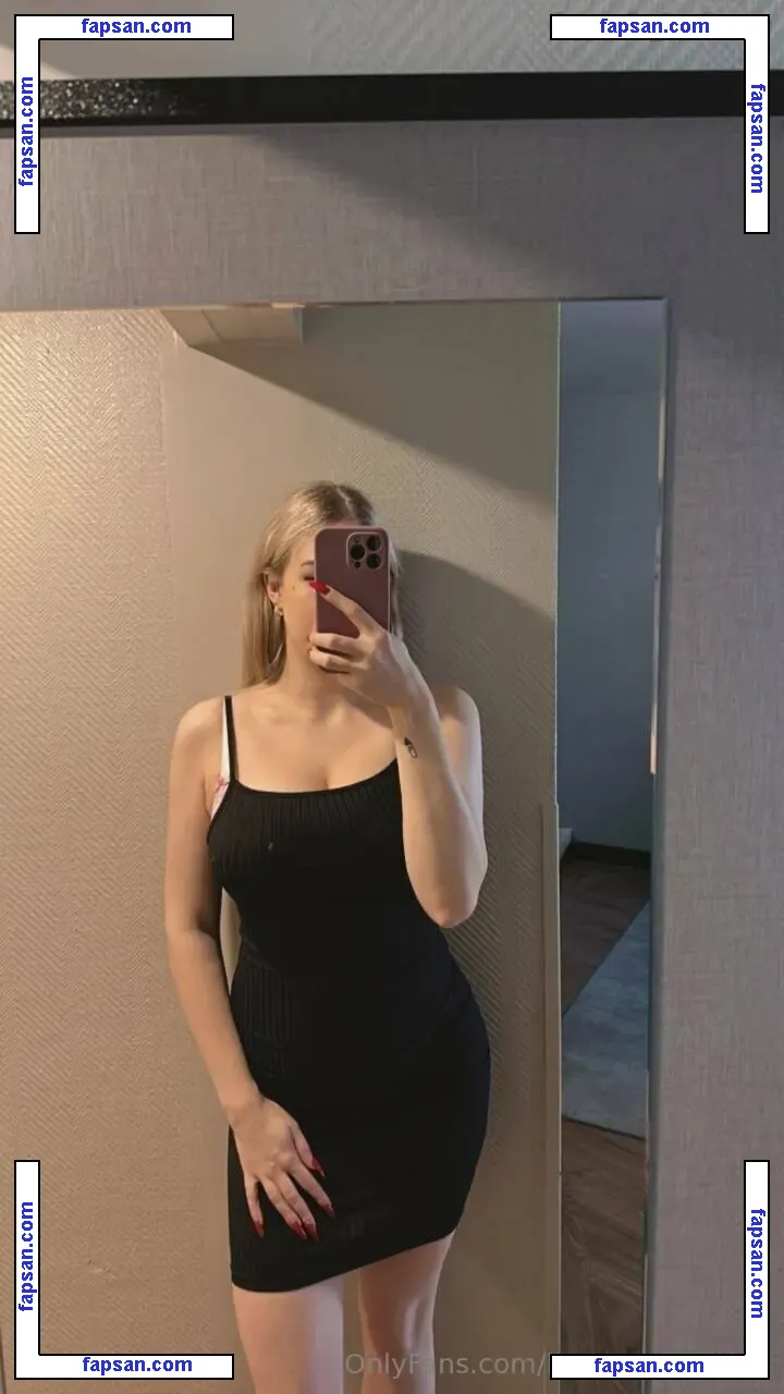 lauravonseethal nude photo #0003 from OnlyFans