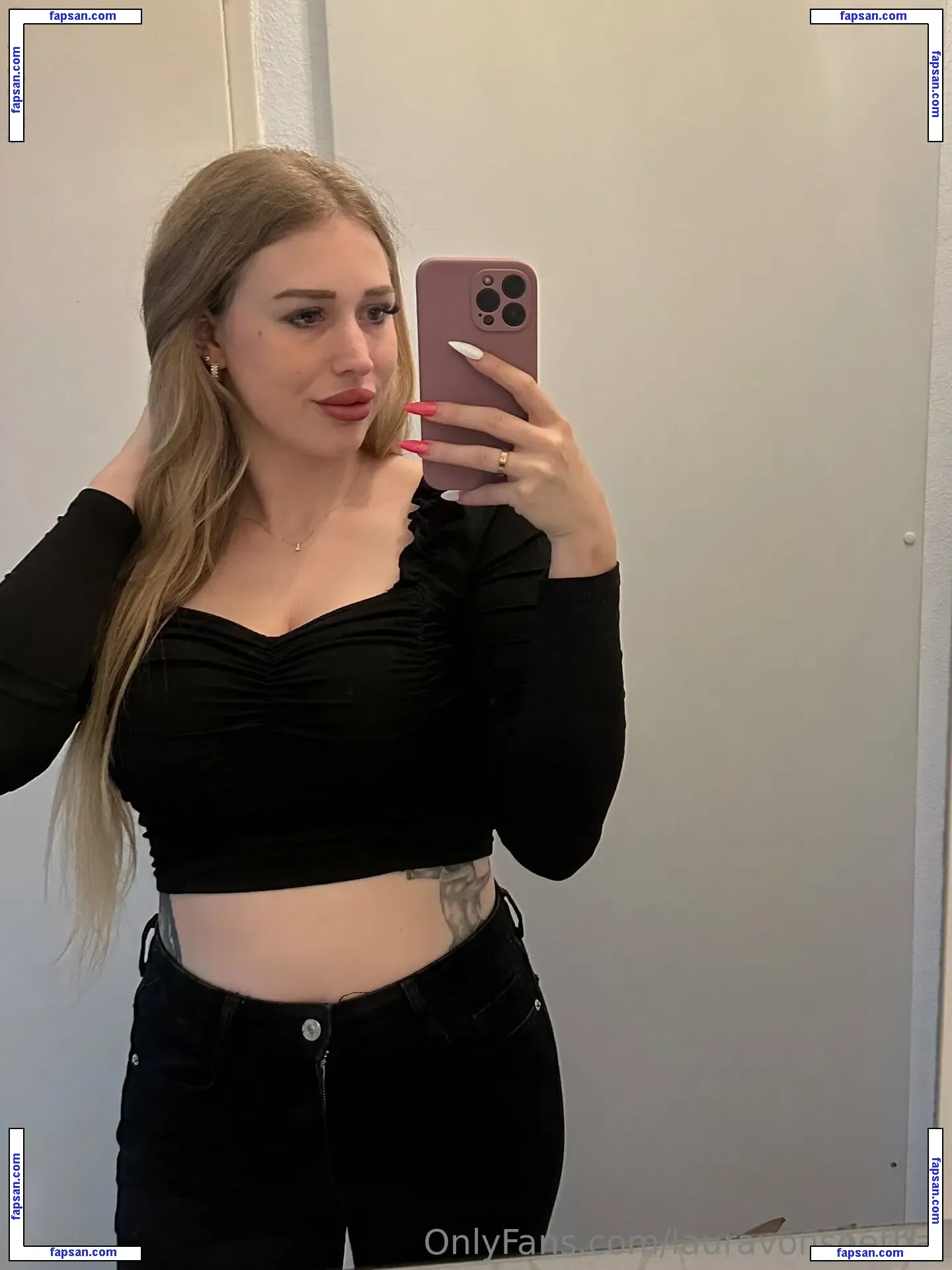 lauravonseethal nude photo #0020 from OnlyFans
