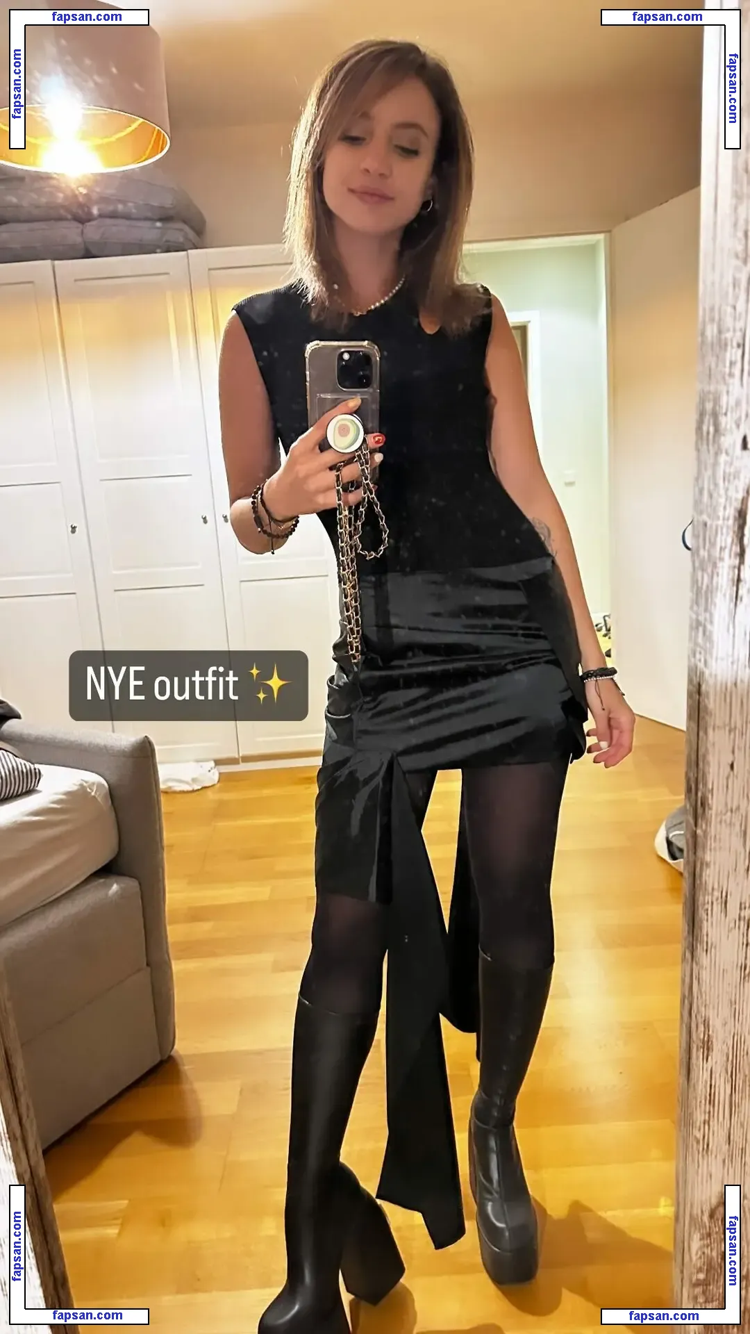 Laure Valée nude photo #0103 from OnlyFans