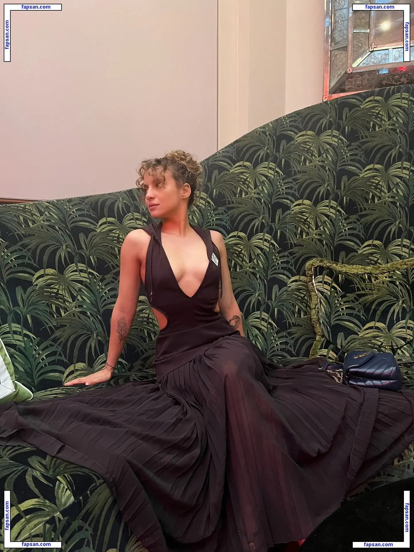 Laure Valée nude photo #0153 from OnlyFans