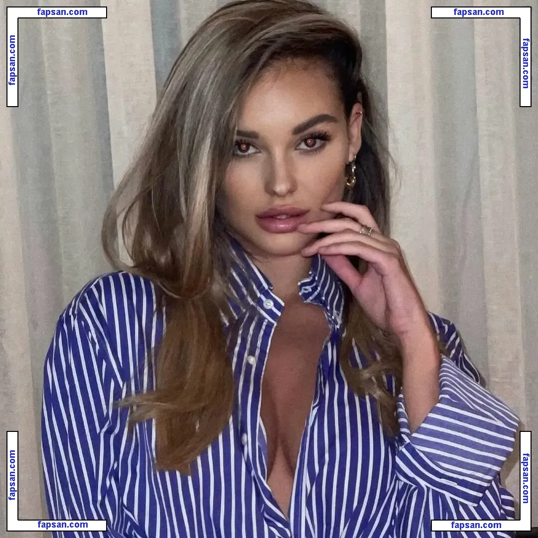 Lauren Laratta nude photo #0050 from OnlyFans