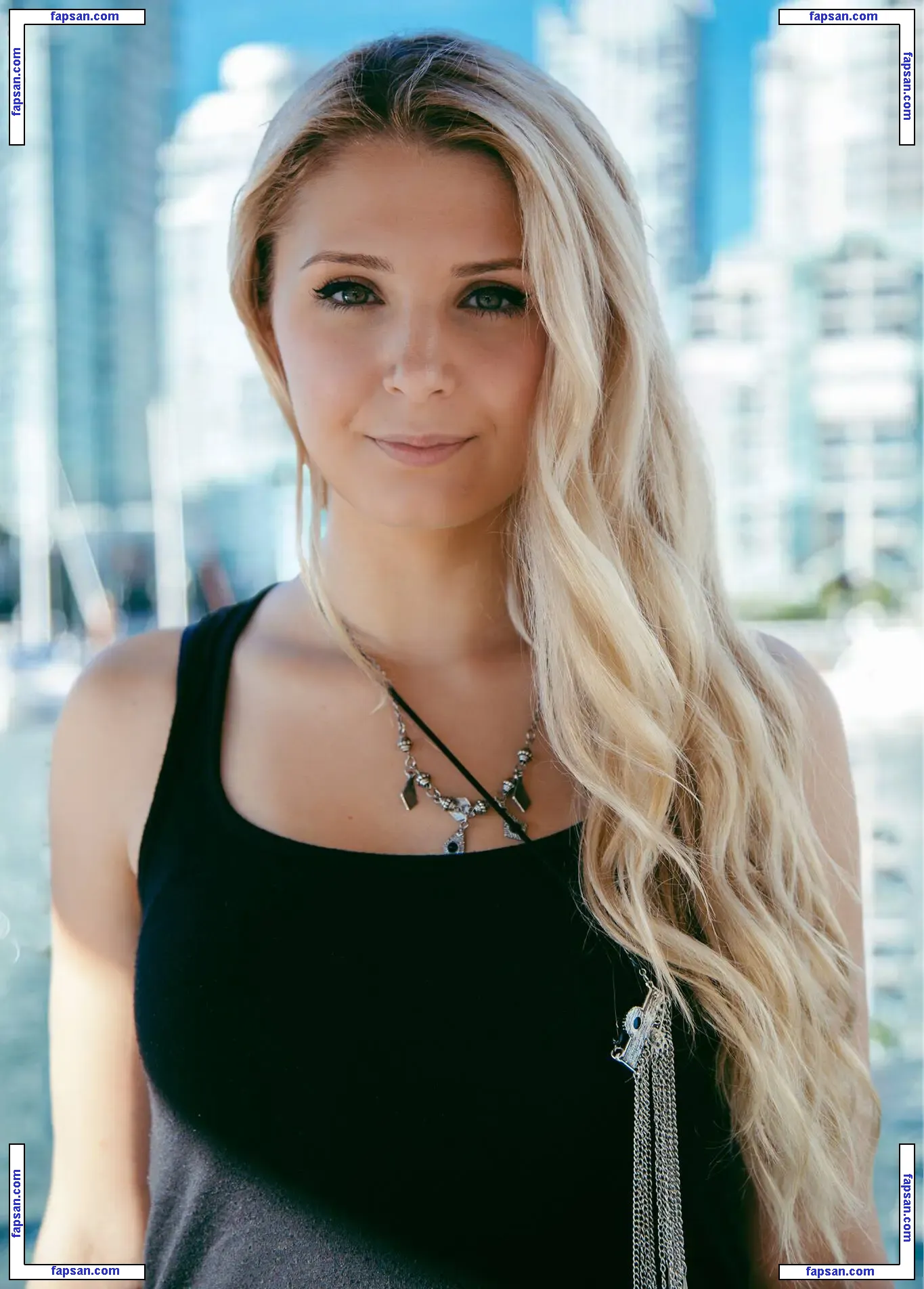 Lauren Southern голая фото #0035 с Онлифанс