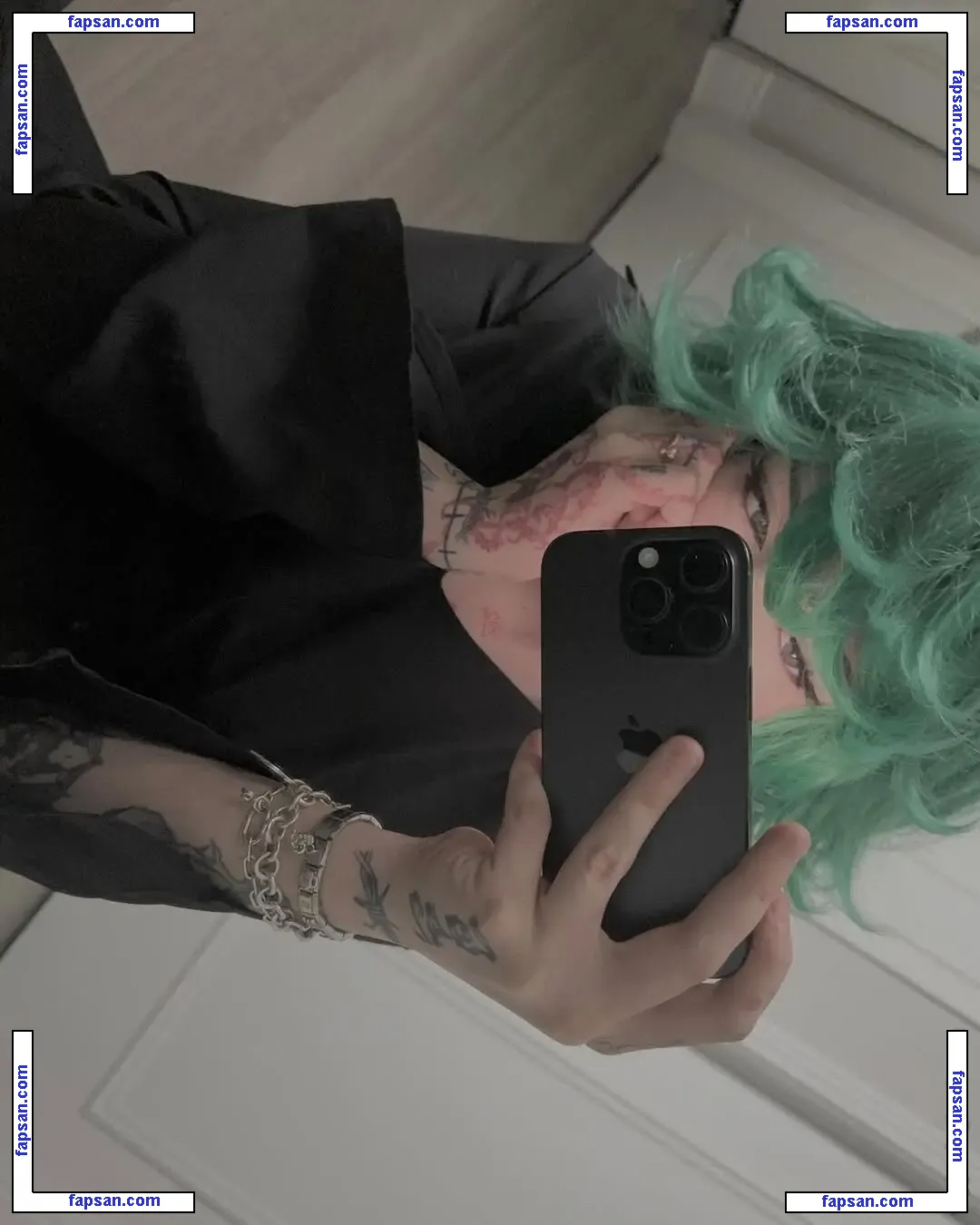 Laurinchhhe nude photo #0066 from OnlyFans